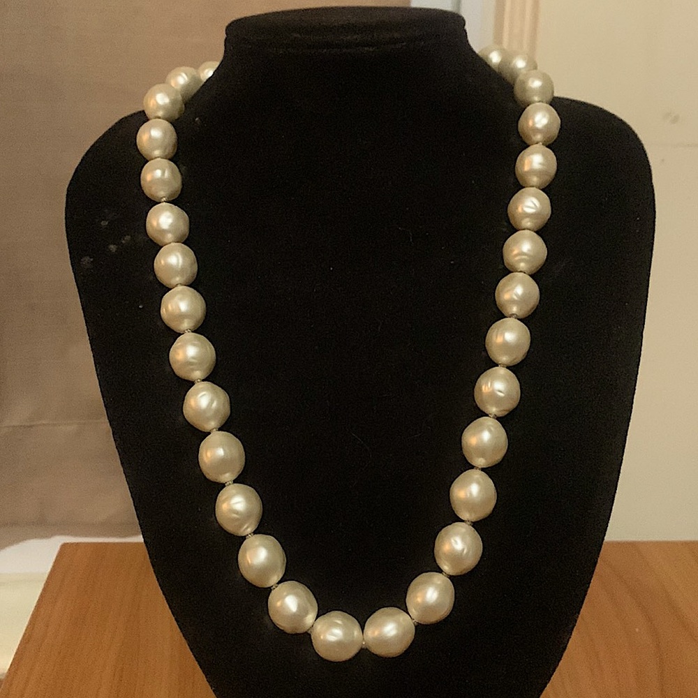 Vintage Crown Trifari Pearl Necklace